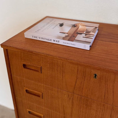 
                  
                    Vintage Deense ladekast 6* teak - LOUI.STORE
                  
                