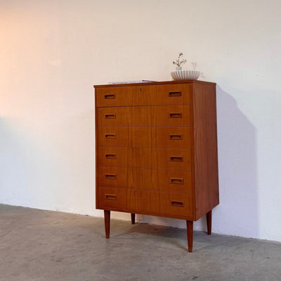 
                  
                    Vintage Deense ladekast 6* teak - LOUI.STORE
                  
                