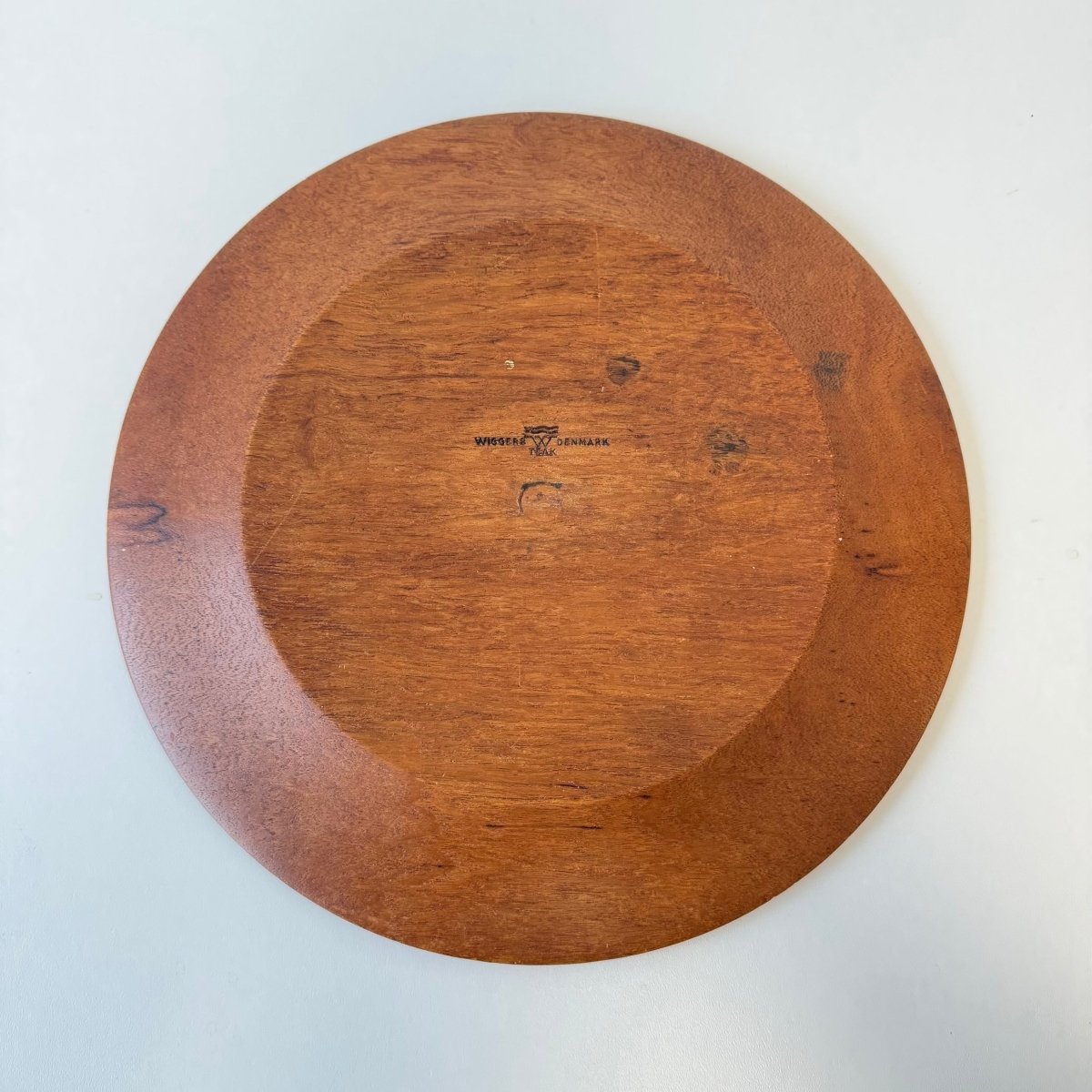 
                  
                    Vintage Deense schaal wiggers teak - LOUI.STORE
                  
                