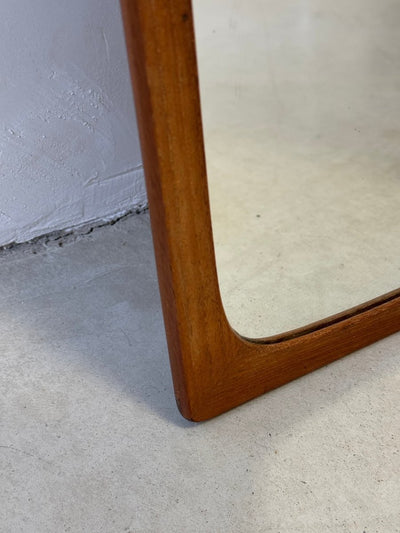 
                  
                    Vintage Deense spiegel teak taps - LOUI.STORE
                  
                