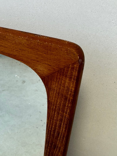 
                  
                    Vintage Deense spiegel teak taps - LOUI.STORE
                  
                