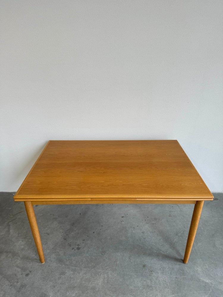 
                  
                    Vintage Deense uitschuifbare eettafel eiken - LOUI.STORE
                  
                