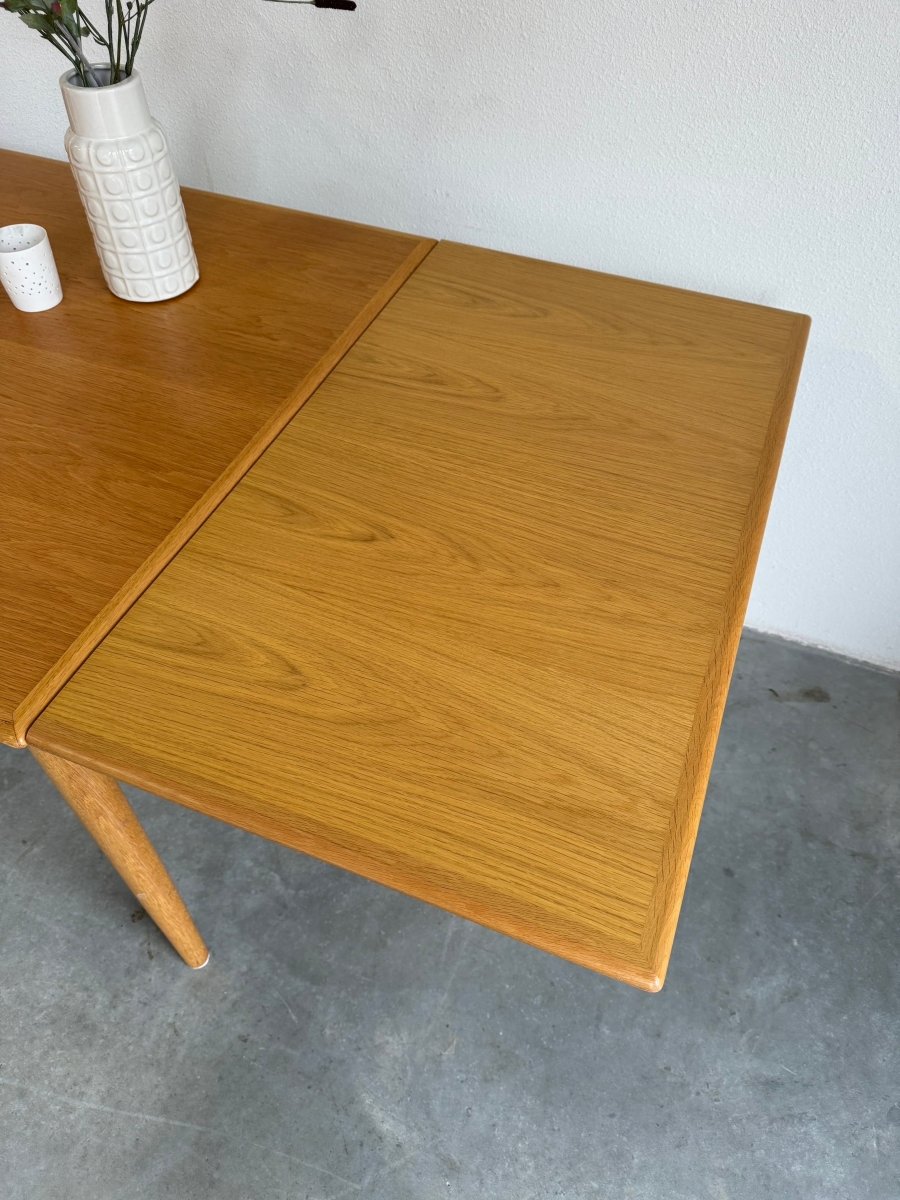 
                  
                    Vintage Deense uitschuifbare eettafel eiken - LOUI.STORE
                  
                