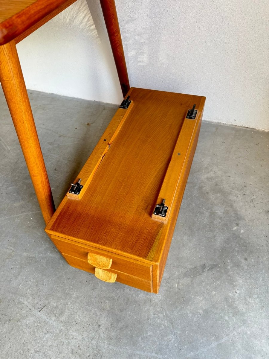 
                  
                    Vintage design bureau tafel Poul Volther - LOUI.STORE
                  
                