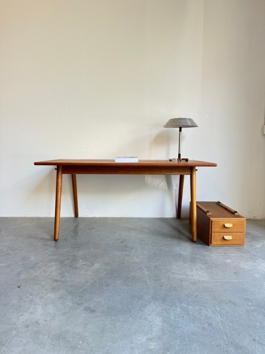 
                  
                    Vintage design bureau tafel Poul Volther - LOUI.STORE
                  
                