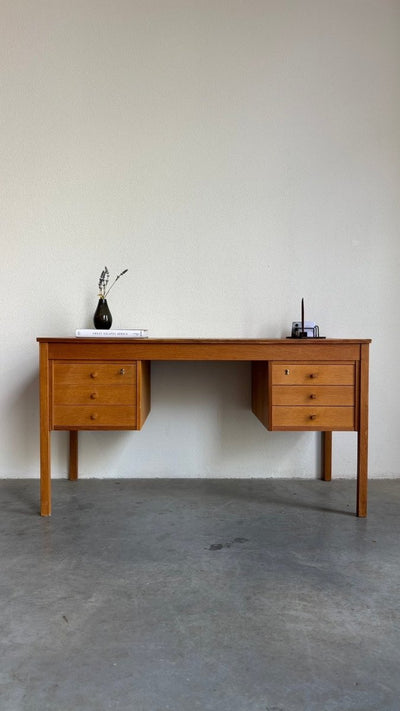 
                  
                    Vintage Domino bureau eiken - LOUI.STORE
                  
                