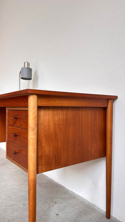 
                  
                    Vintage Domino bureau teak - LOUI.STORE
                  
                