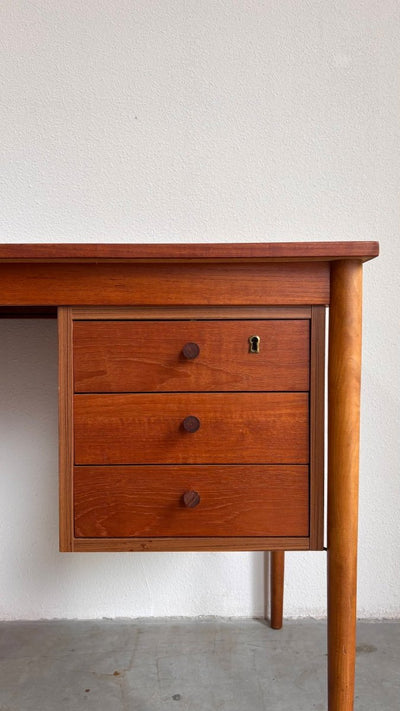 
                  
                    Vintage Domino bureau teak - LOUI.STORE
                  
                