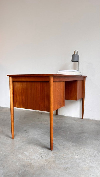 
                  
                    Vintage Domino bureau teak - LOUI.STORE
                  
                