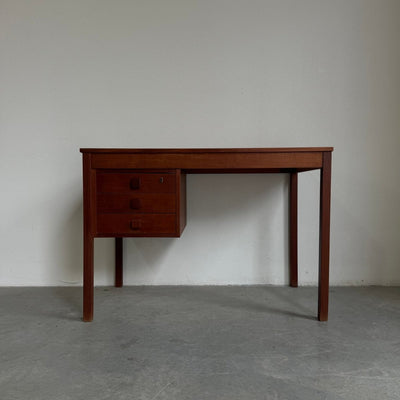 
                  
                    Vintage Domino bureautje teak - LOUI.STORE
                  
                