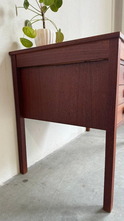 
                  
                    Vintage Domino bureautje teak - LOUI.STORE
                  
                