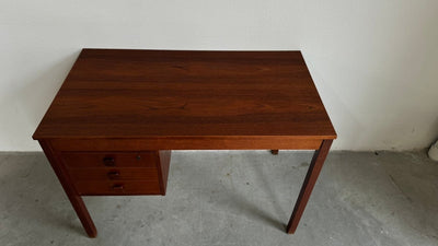 
                  
                    Vintage Domino bureautje teak - LOUI.STORE
                  
                