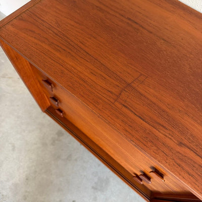 
                  
                    Vintage Domino sideboard in teak lades en schuifdeur - LOUI
                  
                