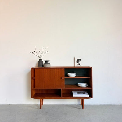 
                  
                    Vintage Domino sideboard teak - schuifdeuren & open vak - LOUI
                  
                
