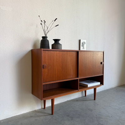 
                  
                    Vintage Domino sideboard teak - schuifdeuren & open vak - LOUI
                  
                