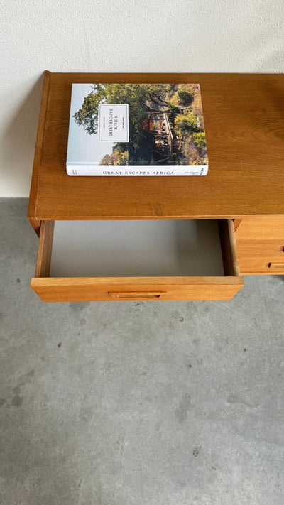 
                  
                    Vintage dubbele ladekast Atom - LOUI.STORE
                  
                