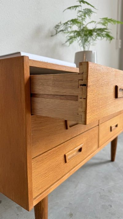 
                  
                    Vintage dubbele ladekast Atom - LOUI.STORE
                  
                