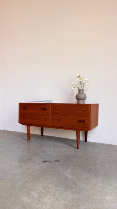 
                  
                    Vintage dubbele ladekast teak Hundevad 4* - LOUI.STORE
                  
                