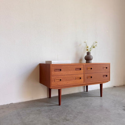 
                  
                    Vintage dubbele ladekast teak Hundevad 4* - LOUI.STORE
                  
                