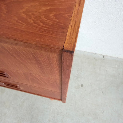 
                  
                    Vintage dubbele ladekast teak - LOUI
                  
                