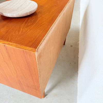 
                  
                    Vintage dubbele ladekast teak - LOUI
                  
                