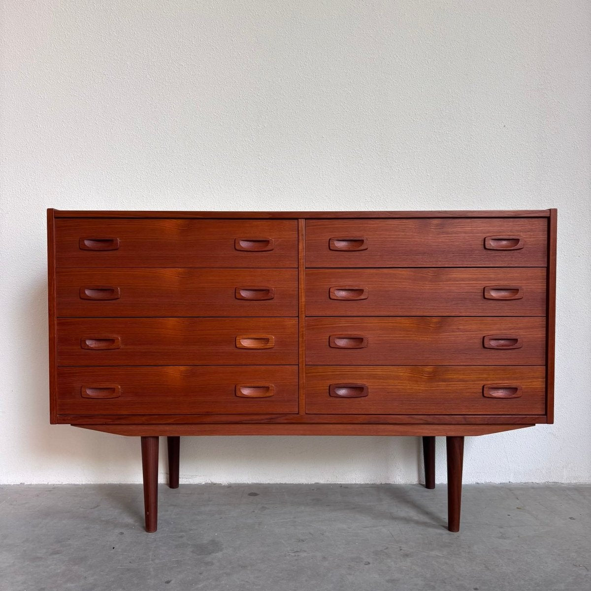 
                  
                    Vintage dubbele ladekast teak - LOUI.STORE
                  
                
