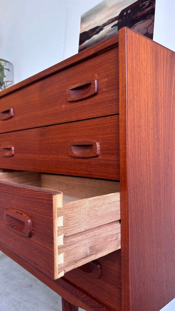 
                  
                    Vintage dubbele ladekast teak - LOUI.STORE
                  
                