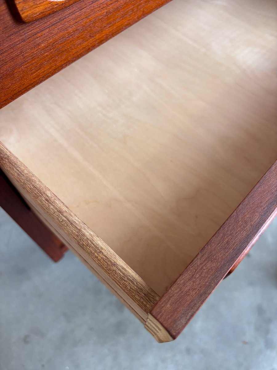 
                  
                    Vintage dubbele ladekast teak - LOUI.STORE
                  
                