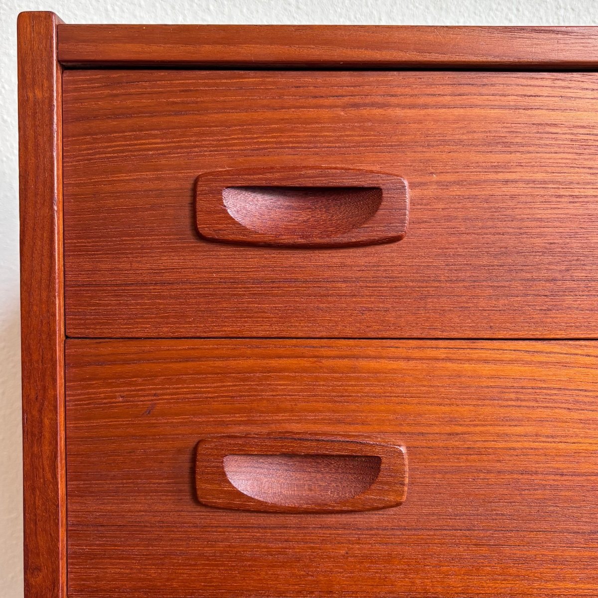 
                  
                    Vintage dubbele ladekast teak - LOUI.STORE
                  
                