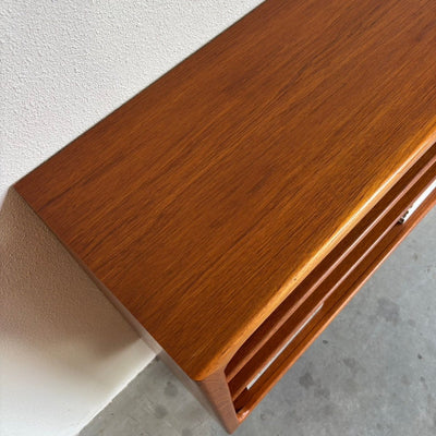 
                  
                    Vintage Dyrlund boekenkast teak - LOUI.STORE
                  
                