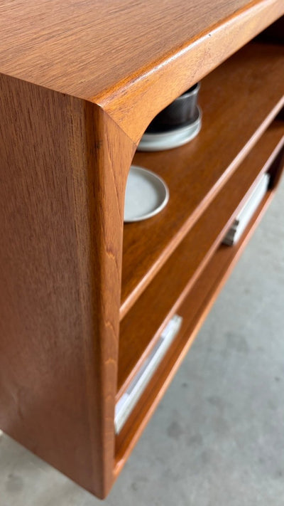 
                  
                    Vintage Dyrlund boekenkast teak - LOUI.STORE
                  
                