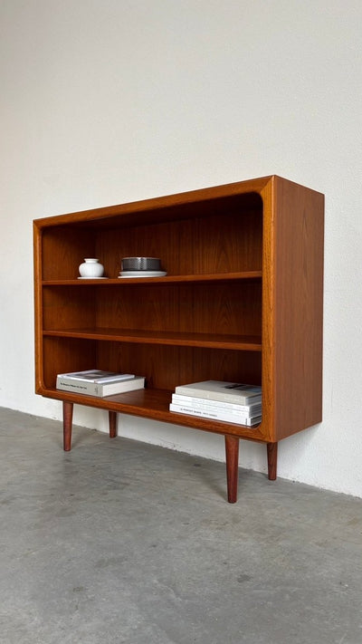 
                  
                    Vintage Dyrlund boekenkast teak - LOUI.STORE
                  
                
