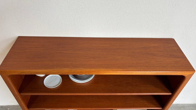 
                  
                    Vintage Dyrlund boekenkast teak - LOUI.STORE
                  
                