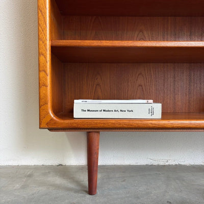 
                  
                    Vintage Dyrlund boekenkast teak - LOUI.STORE
                  
                