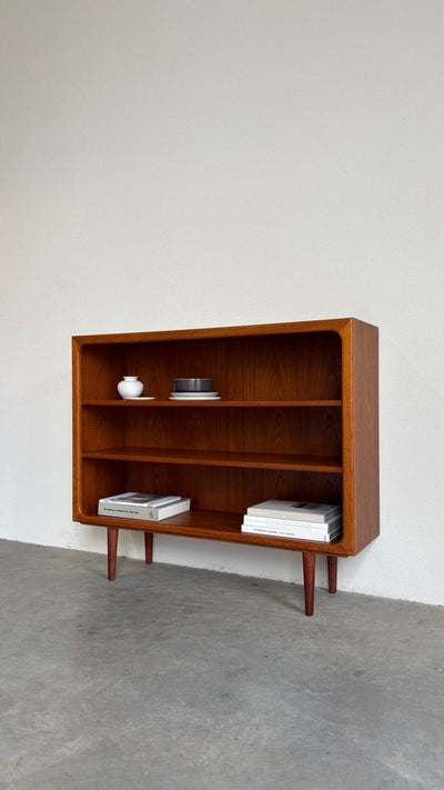 
                  
                    Vintage Dyrlund boekenkast teak - LOUI.STORE
                  
                