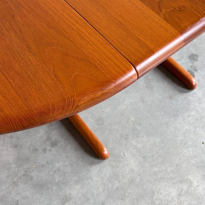 
                  
                    Vintage Dyrlund ronde eettafel teak ø100cm - LOUI
                  
                