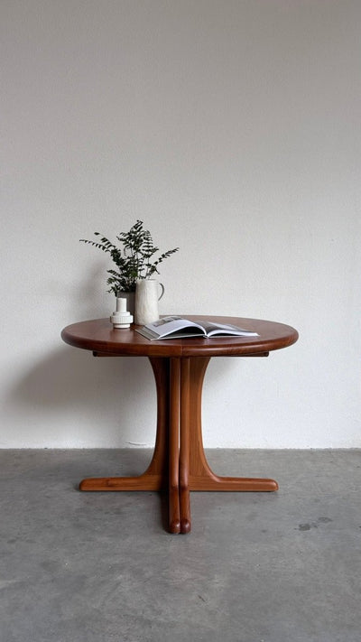 
                  
                    Vintage Dyrlund ronde eettafel teak ø100cm - LOUI
                  
                