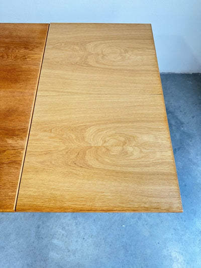 
                  
                    Vintage eettafel eiken uitschuifbaar - LOUI.STORE
                  
                