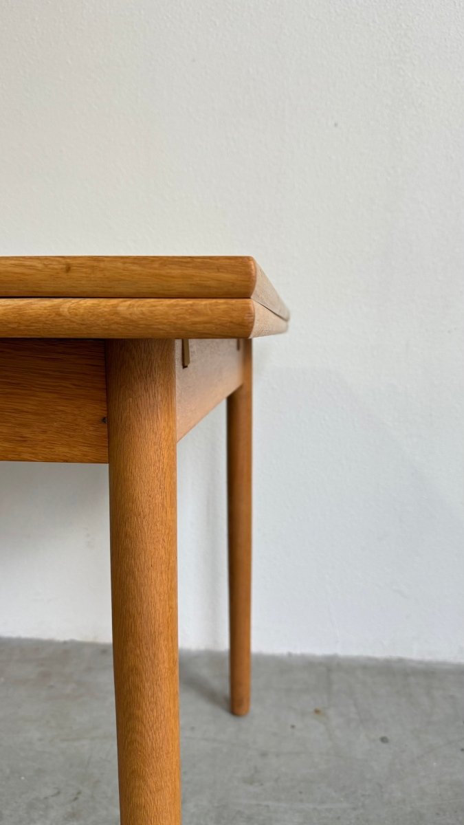 
                  
                    Vintage eettafel eiken uitschuifbaar - LOUI.STORE
                  
                