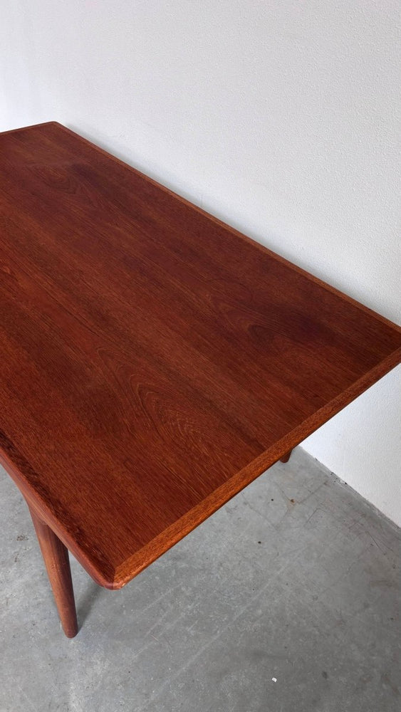 
                  
                    Vintage eettafel Johannes Andersen teak - LOUI.STORE
                  
                