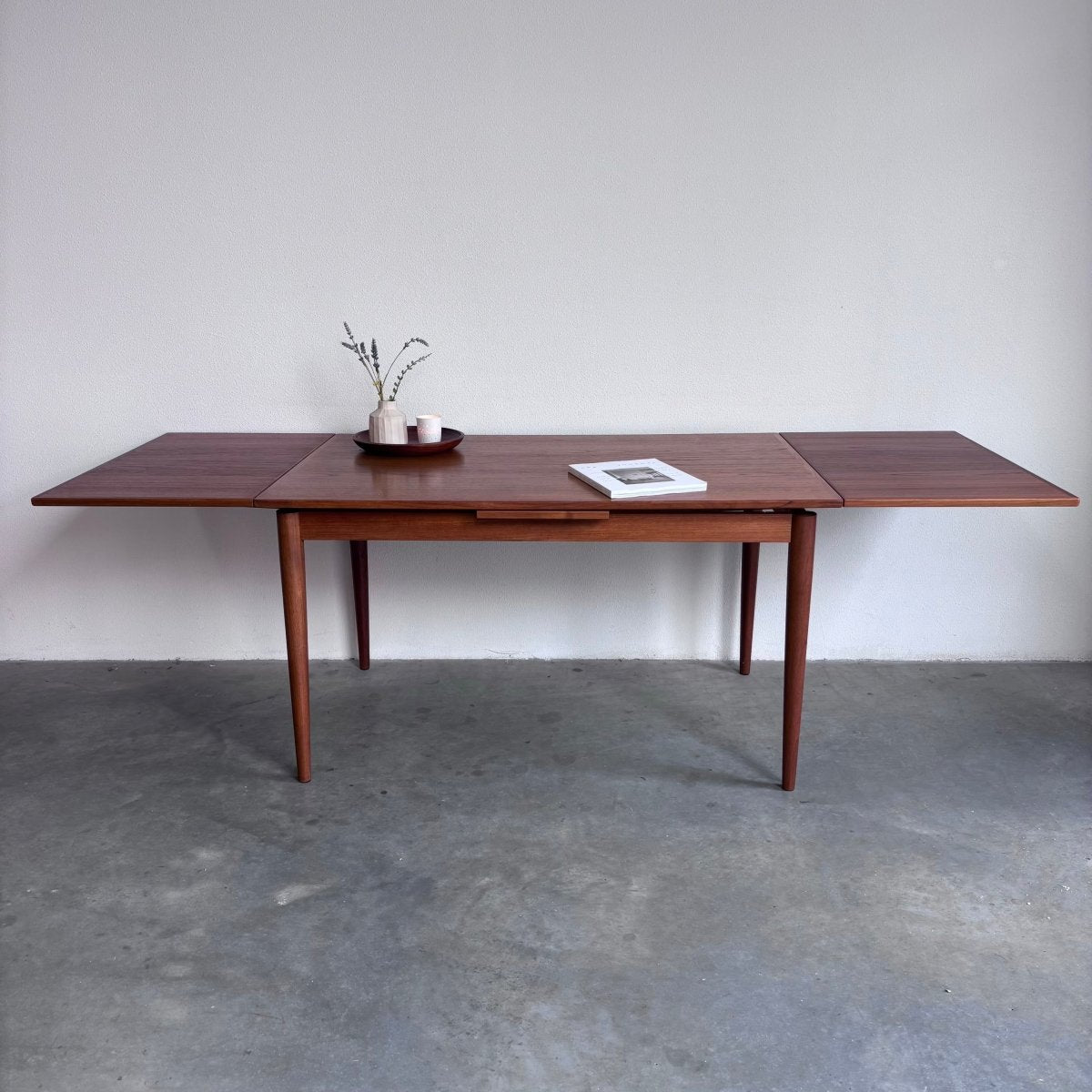 
                  
                    Vintage eettafel licht teak 132 - 234cm - LOUI.STORE
                  
                