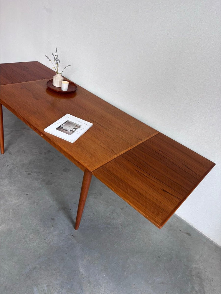 
                  
                    Vintage eettafel licht teak 132 - 234cm - LOUI.STORE
                  
                