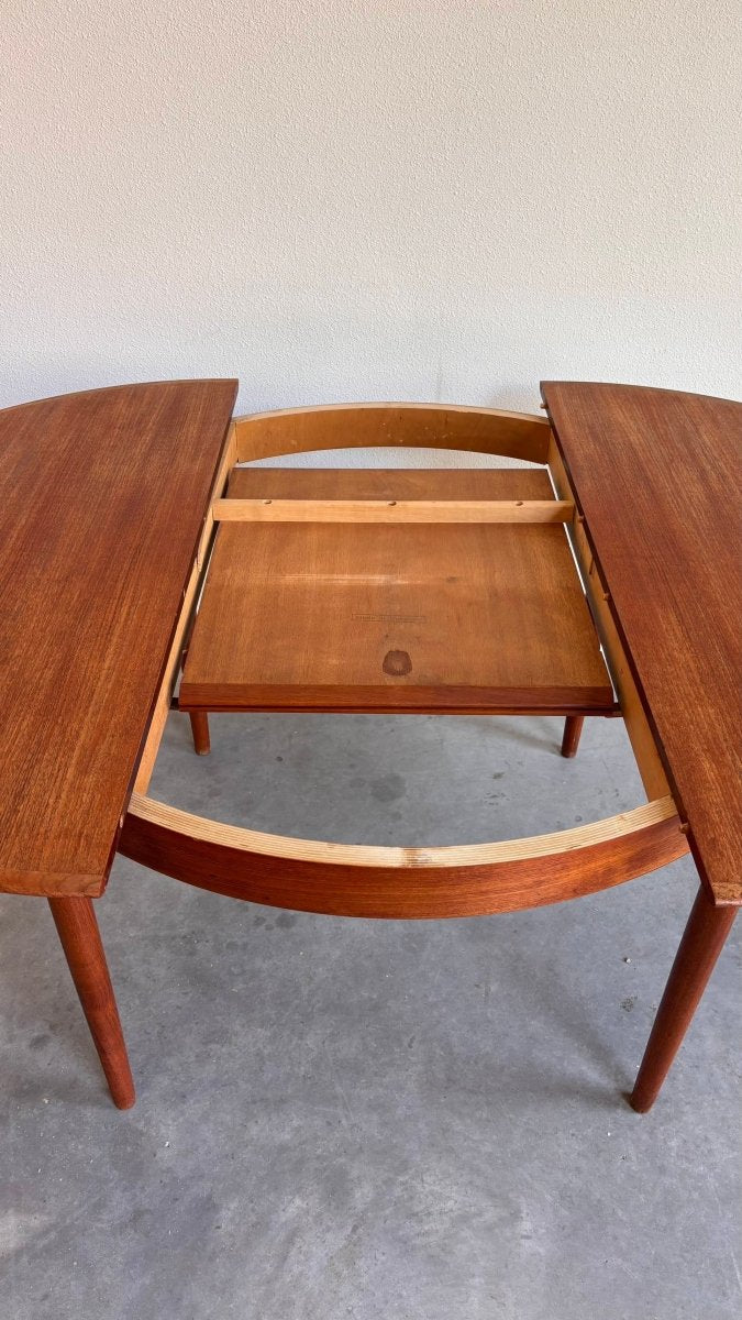
                  
                    Vintage eettafel rond uitschuifbaar - LOUI.STORE
                  
                