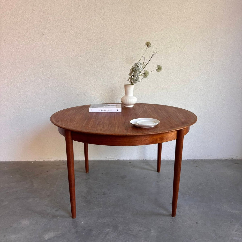 
                  
                    Vintage eettafel rond uitschuifbaar - LOUI.STORE
                  
                