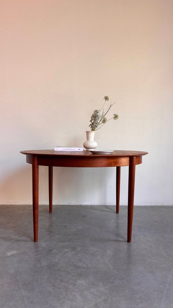 
                  
                    Vintage eettafel rond uitschuifbaar - LOUI.STORE
                  
                