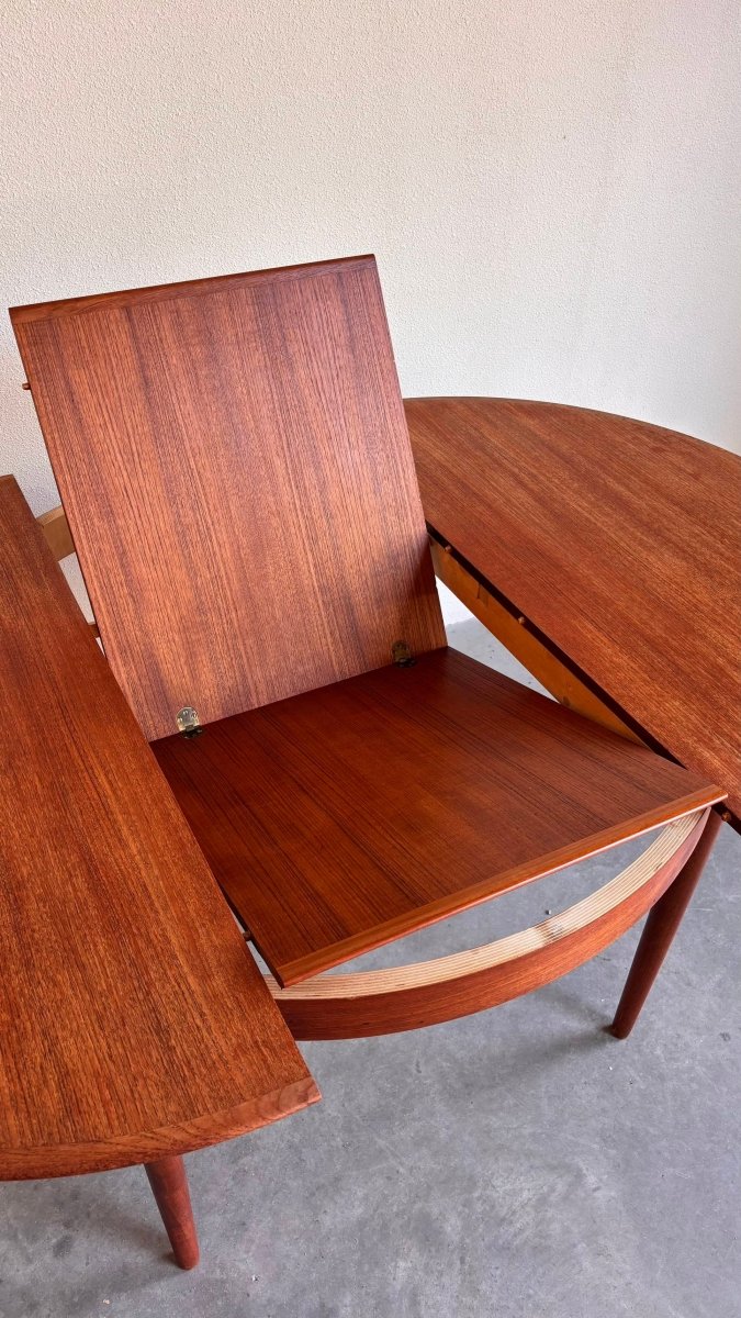 
                  
                    Vintage eettafel rond uitschuifbaar - LOUI.STORE
                  
                