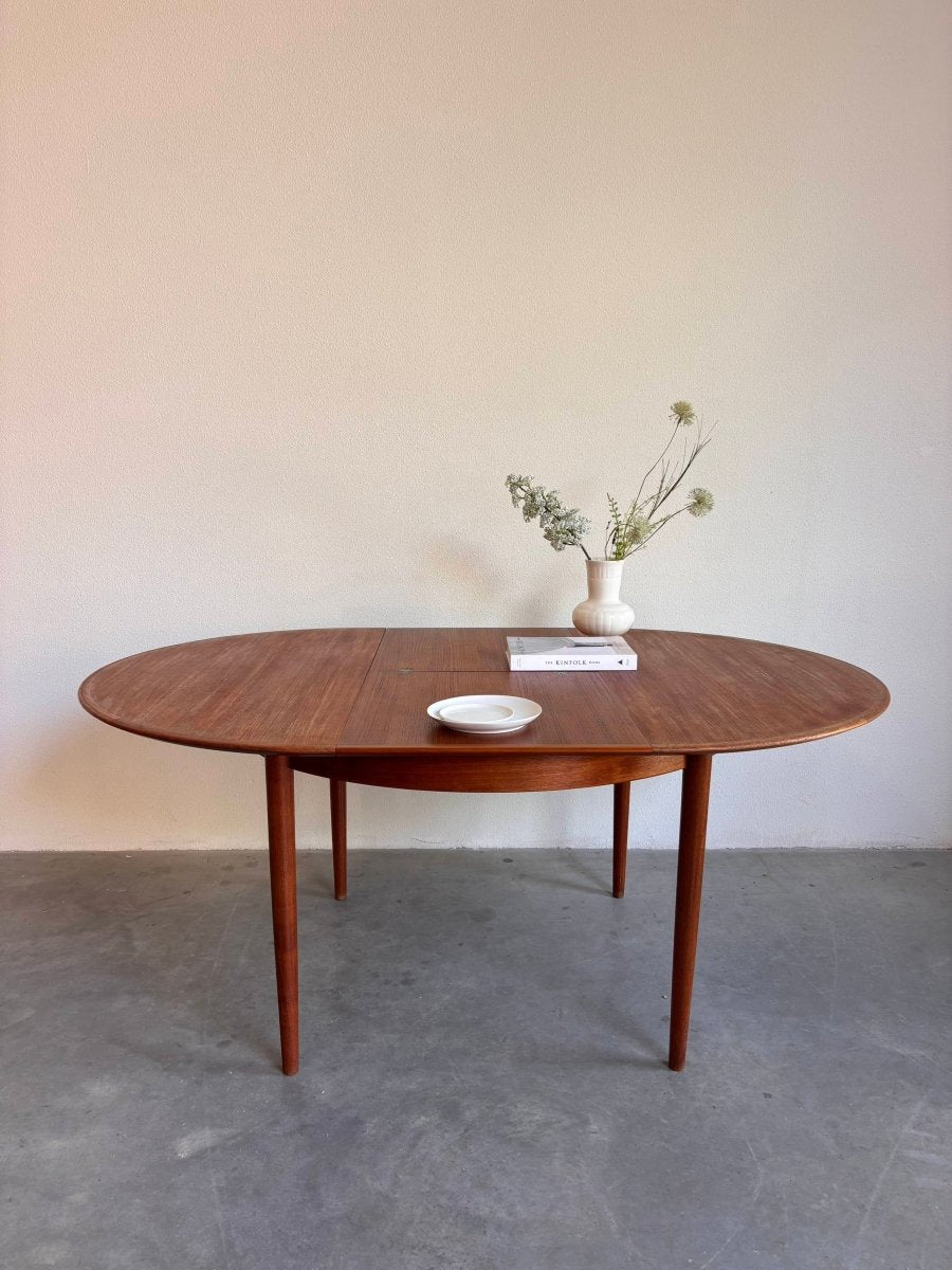 
                  
                    Vintage eettafel rond uitschuifbaar - LOUI.STORE
                  
                