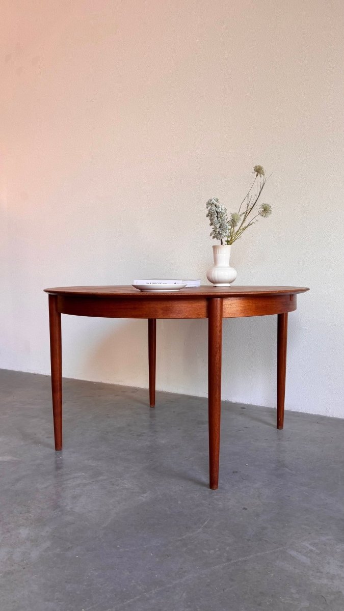 
                  
                    Vintage eettafel rond uitschuifbaar - LOUI.STORE
                  
                