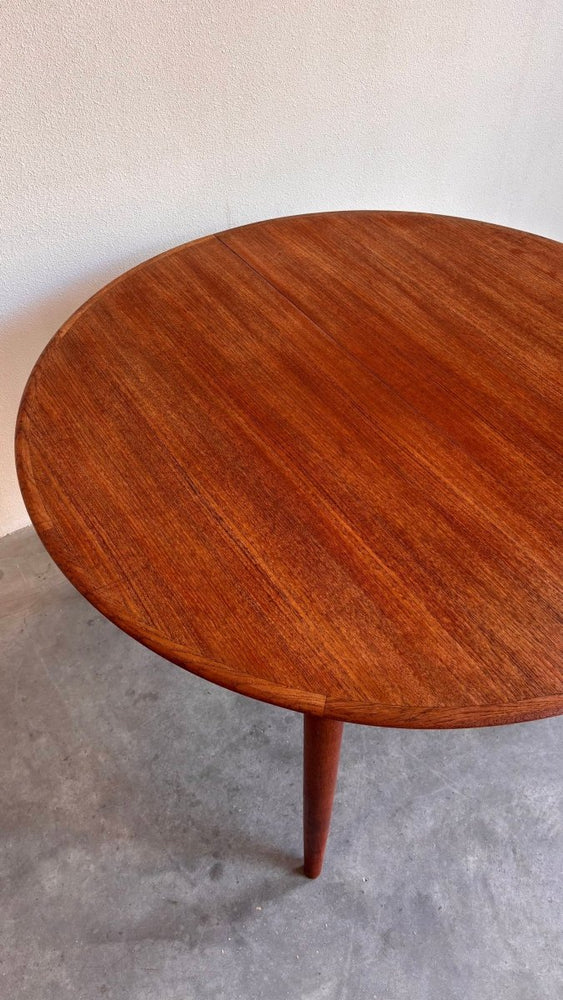 
                  
                    Vintage eettafel rond uitschuifbaar - LOUI.STORE
                  
                
