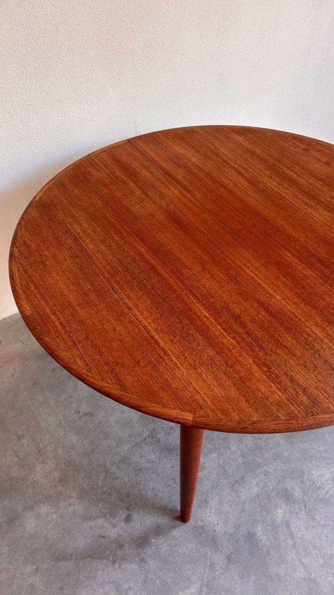 
                  
                    Vintage eettafel rond uitschuifbaar - LOUI.STORE
                  
                